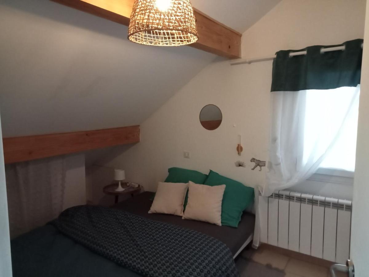 Appartement Dans Notre Maison Domessin エクステリア 写真